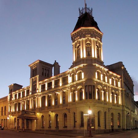 克雷格皇家酒店 巴拉兰特 外观 照片 The Old Bank Hotel at night