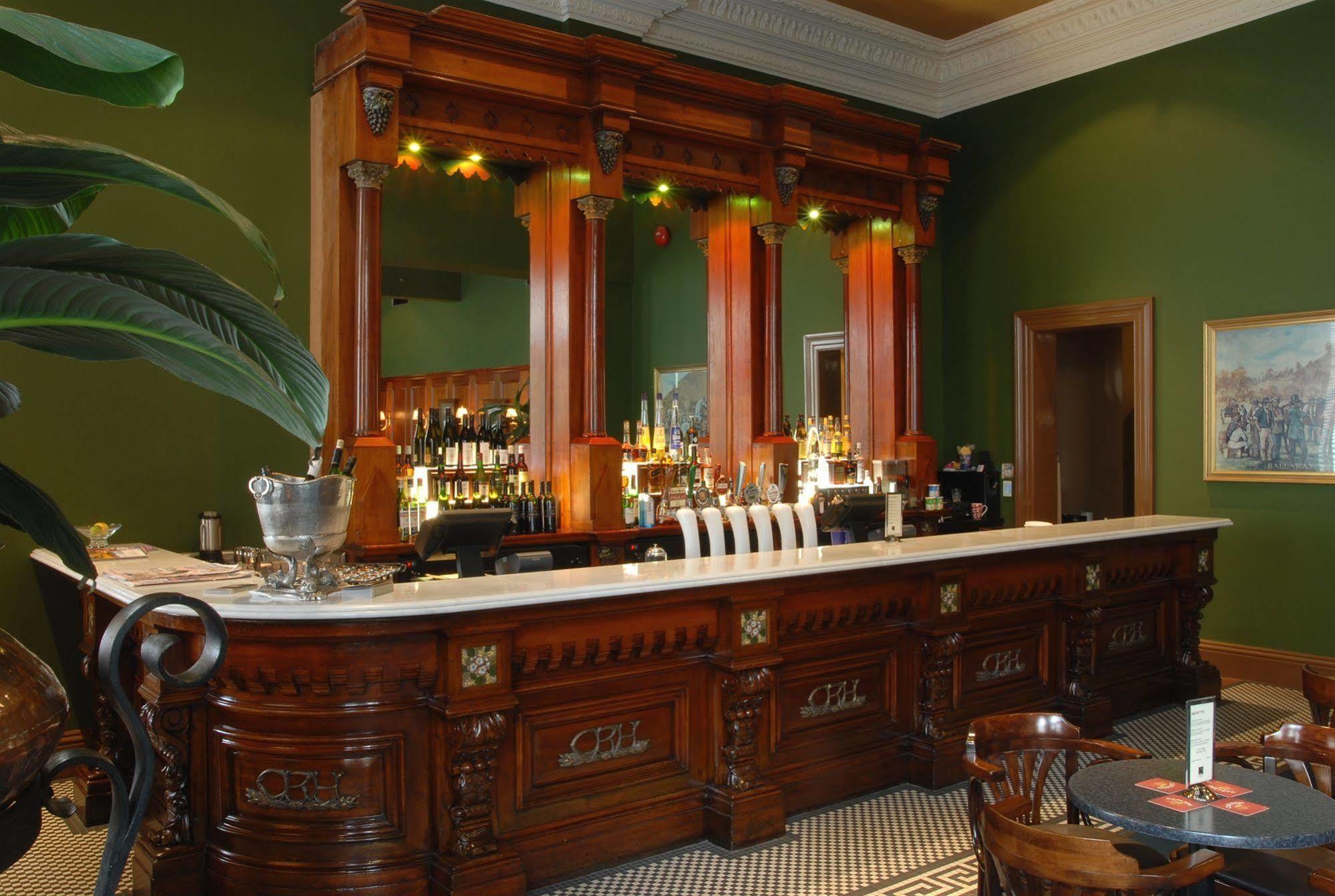 克雷格皇家酒店 巴拉兰特 外观 照片 The bar at the 1886 Crescent Hotel
